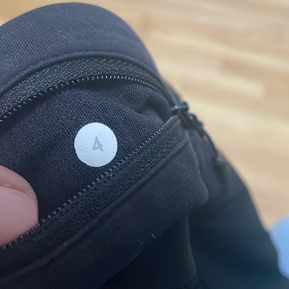 Lululemon D Black Crop Leggings-4 - Picture 5 of 5